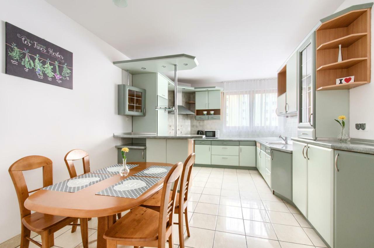 Gama Great Location & Famili Apartment 120M 2-12 People Варшава Экстерьер фото
